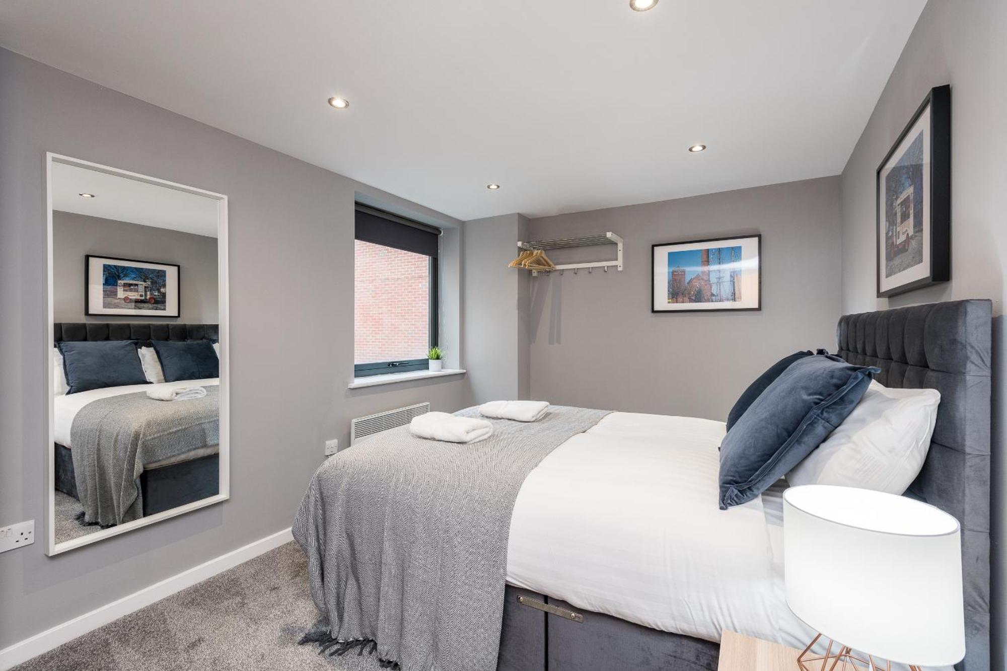 Host Apartments - Contemporary 3 Bed Apt With Balcony - Perfect For Long Stays Liverpool Eksteriør bilde