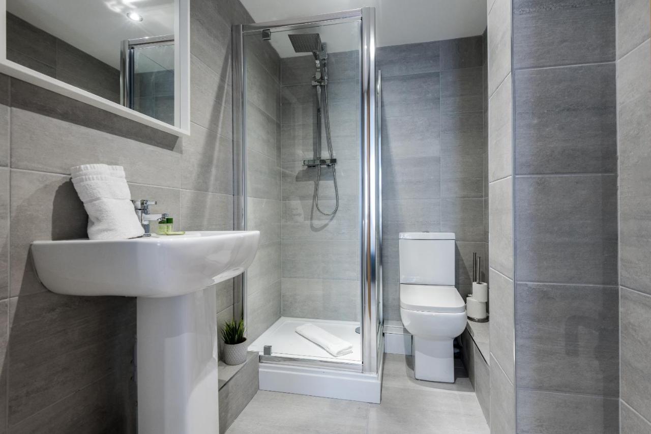 Host Apartments - Contemporary 3 Bed Apt With Balcony - Perfect For Long Stays Liverpool Eksteriør bilde